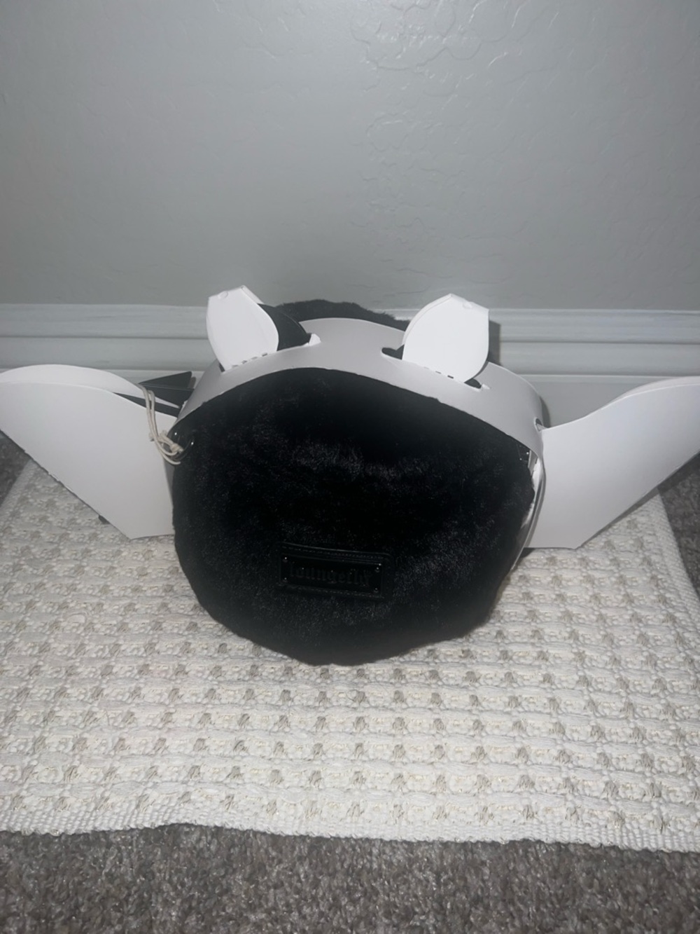 NWT Loungefly Plush Bat Figural Crossbody Bag RARE - Picture 9 of 10